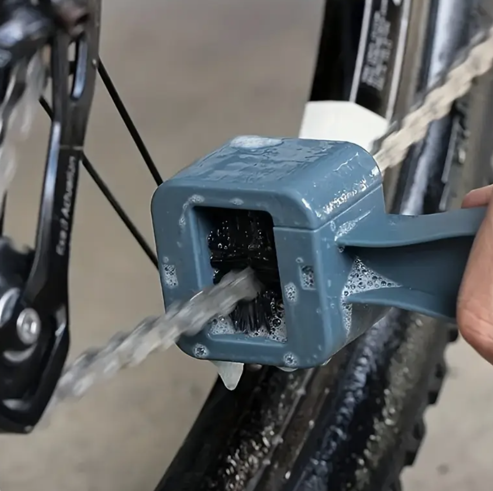 Motorcycle/Bicycle Chain Cleaner Brush